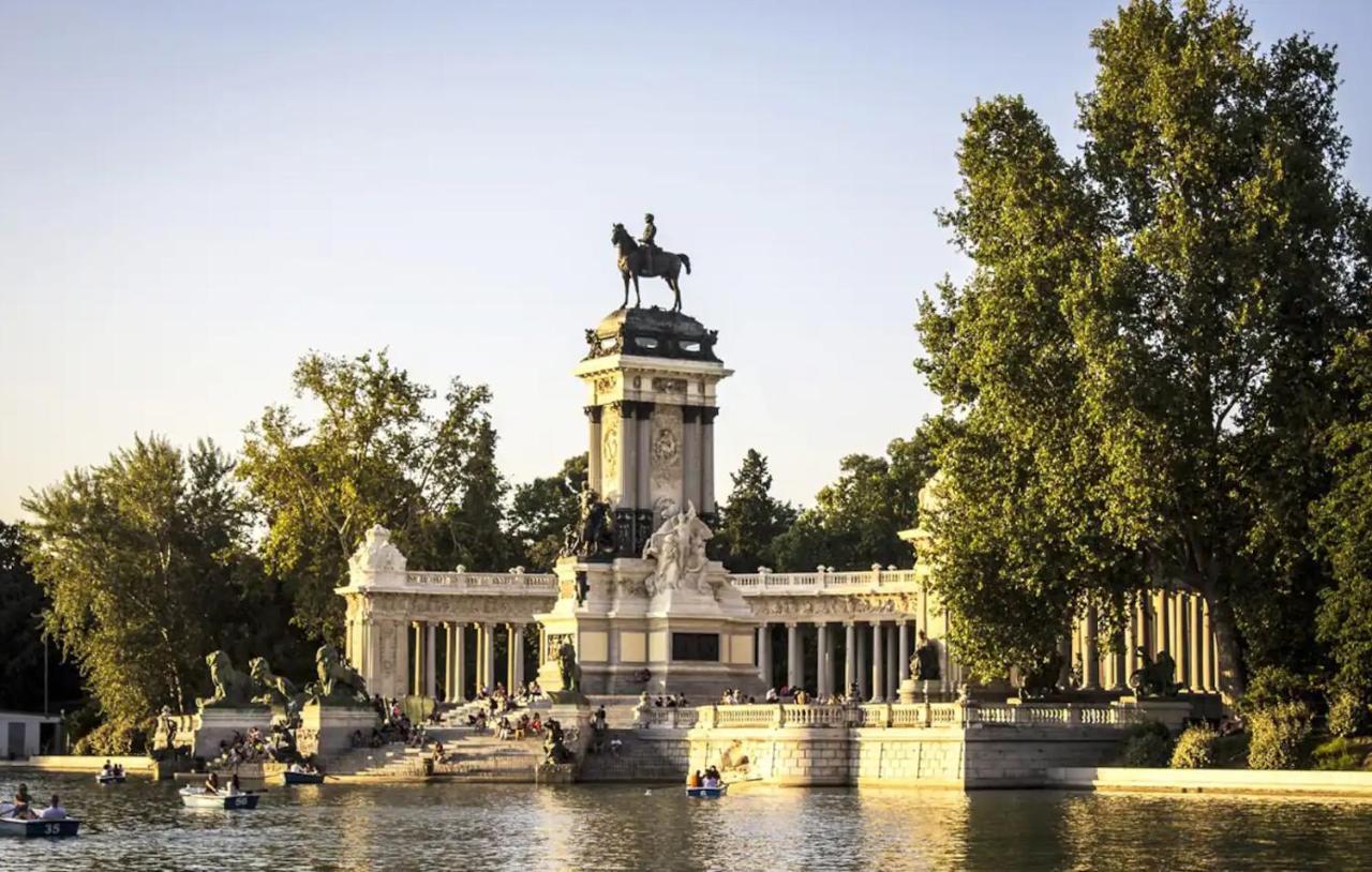 Apartamento Con Vistas Al Parque Del Retiro Madrid Luaran gambar