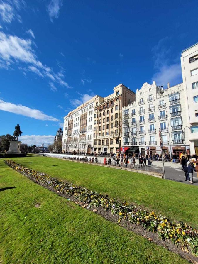 Apartamento Con Vistas Al Parque Del Retiro Madrid Luaran gambar