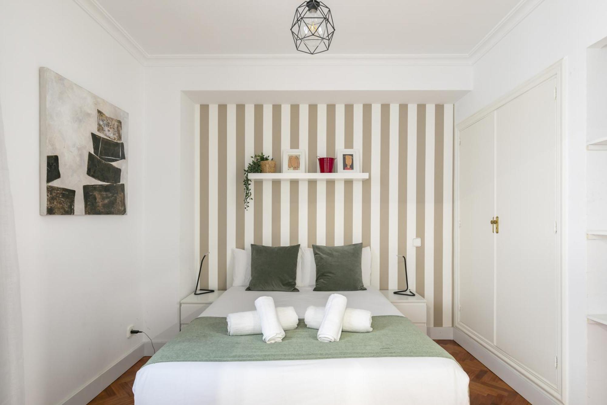 Apartamento Con Vistas Al Parque Del Retiro Madrid Luaran gambar