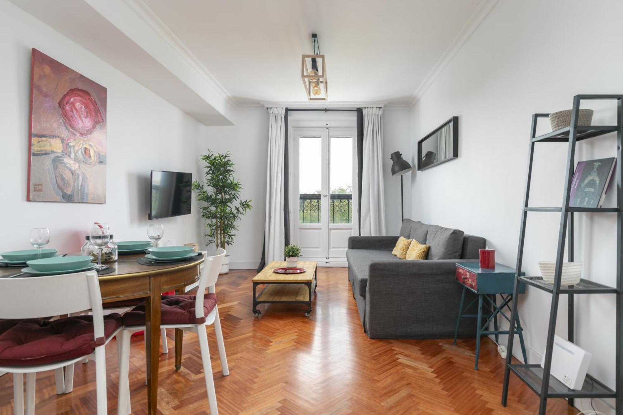 Apartamento Con Vistas Al Parque Del Retiro Madrid Luaran gambar