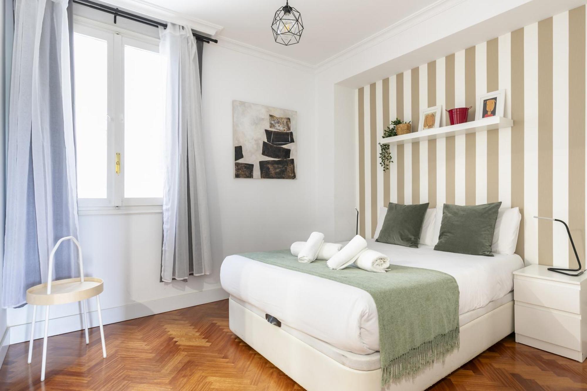Apartamento Con Vistas Al Parque Del Retiro Madrid Luaran gambar