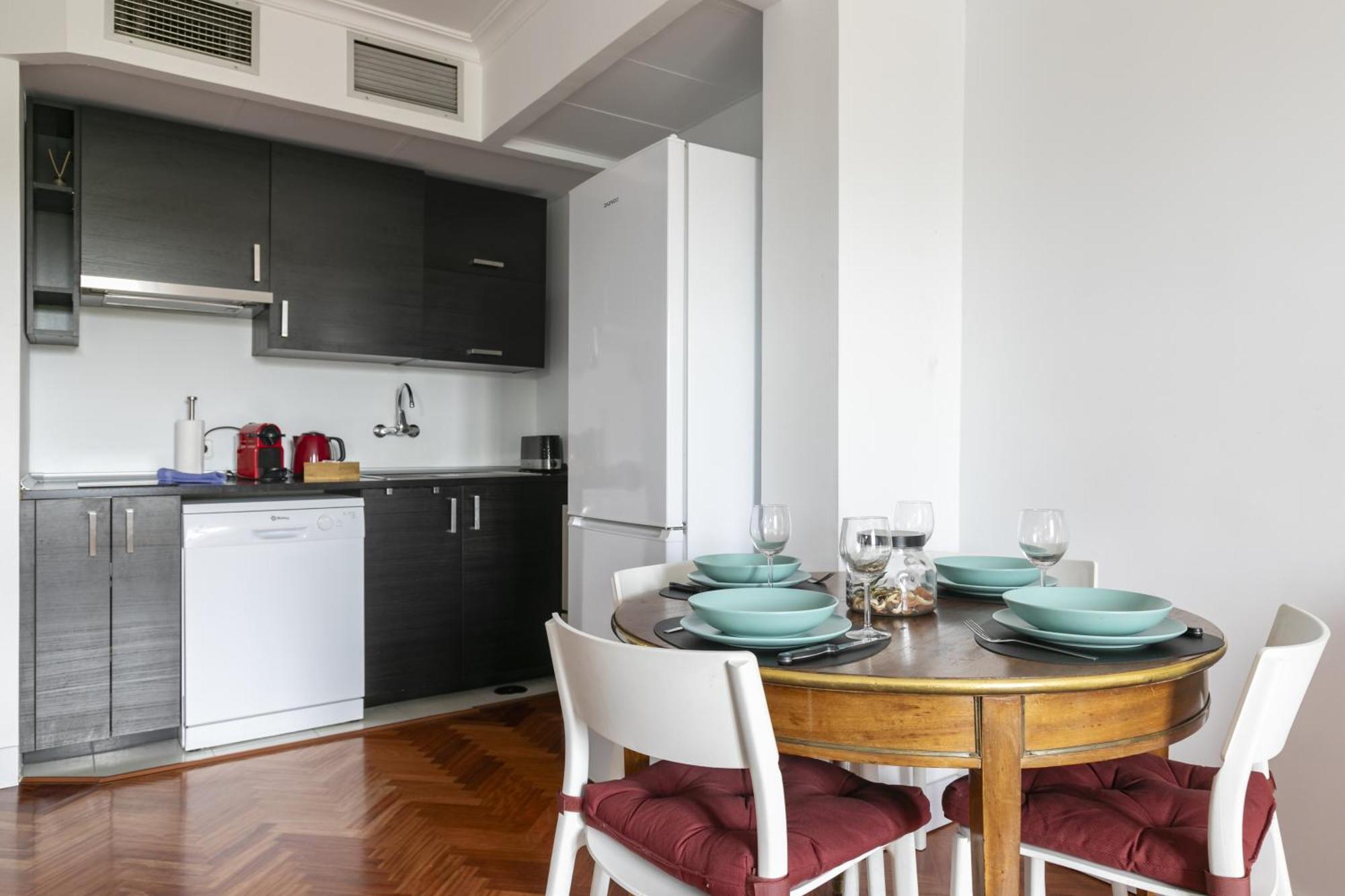 Apartamento Con Vistas Al Parque Del Retiro Madrid Luaran gambar