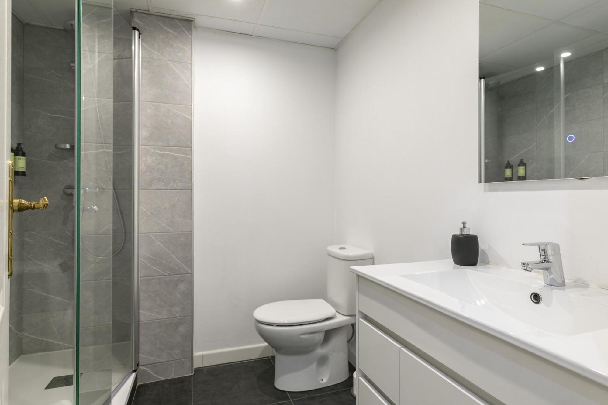 Apartamento Con Vistas Al Parque Del Retiro Madrid Luaran gambar